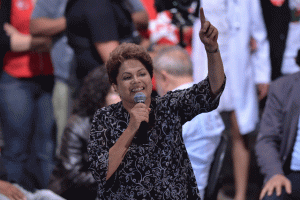 Bolsa de Sao Paulo y el real caen tras encuestas favorables a Rousseff