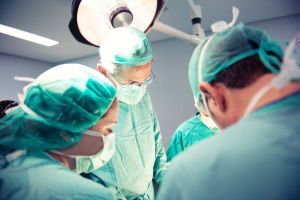 Posponen cirugías en algunas clínicas a la espera de insumos y nuevos costos