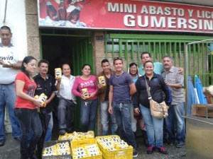 Mérida: Vecinos obligan a la GNB a venderles la harina PAN y se la devuelven al bodeguero (fotos)