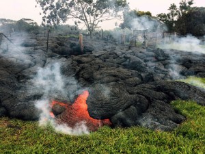 Volcán amenaza con arrasar a un pueblo entero en Hawaii (Fotos)