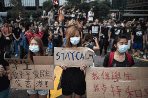 China detiene a activistas por apoyar las manifestaciones en Hong Kong
