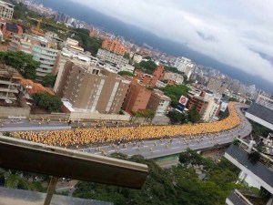 Enorme marea amarilla invadió la Prados del Este (Foto aérea)