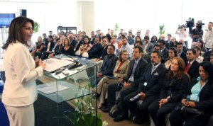 Gobierno de Costa Rica planteará IVA, renta global y quitar exoneraciones