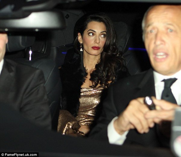 Es esposa de George Clooney pero ya anda con cara de amargada por ahí (Fotos)