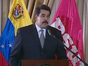Maduro carga contra la oposición en acto en honor a Robert Serra