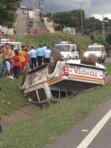 Reportan volcamiento de unidad policial en la ARC