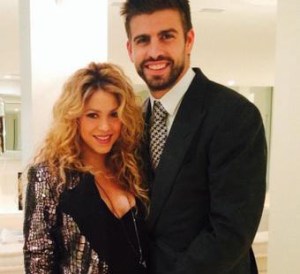 Shakira se muestra junto a Piqué y su nueva barriga