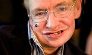 Stephen Hawking publica su primer mensaje en Facebook