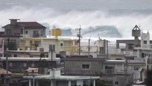 Poderoso tifón toca tierra en el sur de Japón