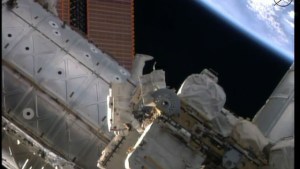 Reparan estación espacial internacional (Video)