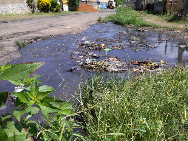 Aguas putrefactas recorren comunidades de San Félix