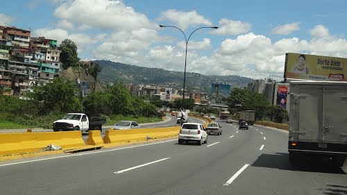 La autopista Francisco Fajardo en Caracas 