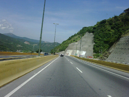 Cerrarán este lunes un kilómetro de hombrillo en la autopista Caracas-La Guaira