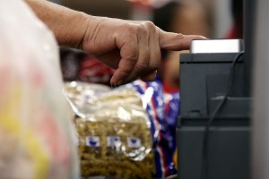 Este lunes comienzan a instalar 20 mil cazahuellas en supermercados del país