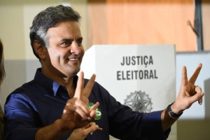 Así votó el líder opositor Aécio Neves en su natal Belo Horizonte (Fotos)