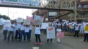Trabajadores de Hermo cierran accesos a Santa Teresa del Tuy (Fotos)
