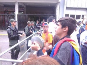 Barrotazos por la libertad en el Palacio de Justicia (Fotos)