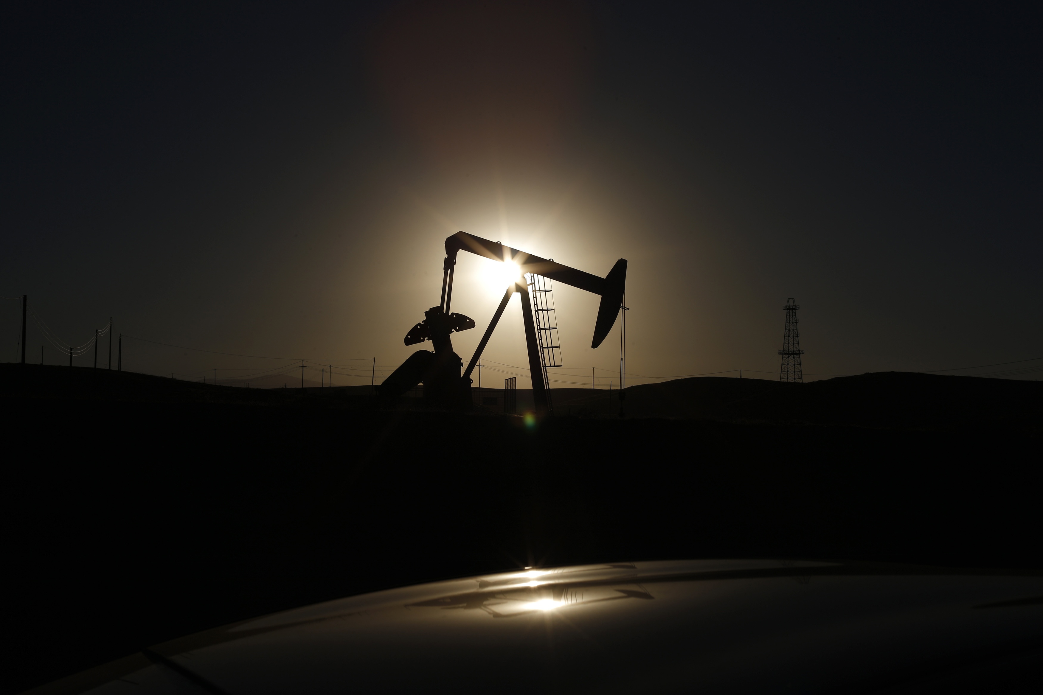 Petroleras internacionales dicen que bajos precios del crudo presionan sus proyectos