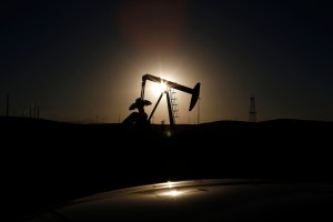 El petróleo pierde más de 5 dólares en Londres y Nueva York