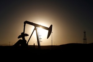 Petróleo de Texas baja un 1,82 % y cierra en 45,83 dólares
