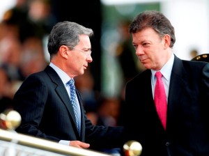Uribe y Santos aplazan su cita por la paz ante nueva revelación de secretos