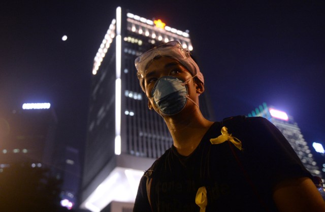 Manifestantes protestan en los alrededores de las oficinas del gobierno en Hong Kong. AFP