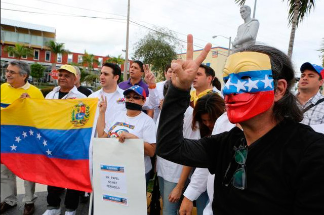 Venezolanos en Miami protestaron contra senadora que bloqueó sanciones a funcionarios