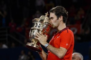 Roger Federer, campeón en Basilea y se acerca al número uno