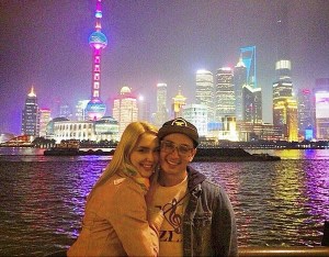 ¡Muy romántico!..Victor Drija persiguió a su novia hasta la “Conchinchina” (Foto)