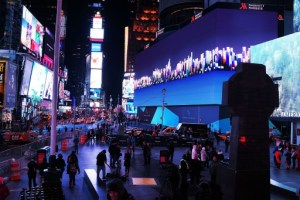 Times Square en Nueva York exhibe la pantalla más grande del mundo (Fotos)