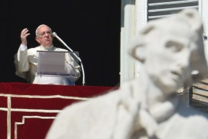 El Papa recuerda a difuntos de la guerra y a los fallecidos por ser cristianos