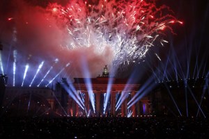 El cielo de Berlín se ilumina para festejar la caída del Muro (Fotos)