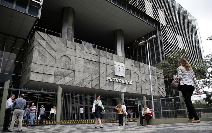 Acciones de Petrobras se disparan por versiones de salida de su presidenta