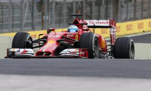 Alonso quemó el motor de su Ferrari y acabó antes de tiempo segundo ensayo