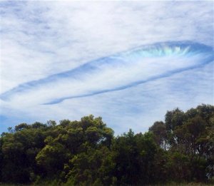 Un hueco en las nubes sorprende a australianos