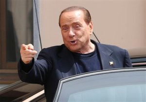 Reducen condenas a allegados de Berlusconi