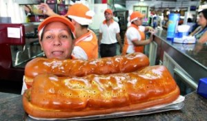 El pan de jamón a 300 bolívares, por ahora
