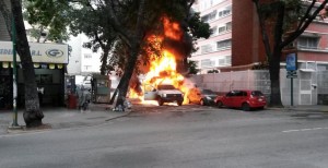Se quemaron tres vehículos en Bello Monte (Fotos)