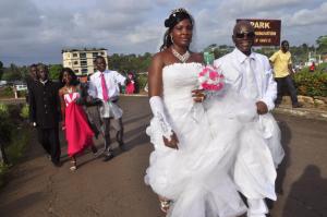 Liberia reanuda bodas al amainar el miedo al ébola