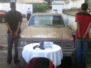 Policía de Miranda detiene a dos hombres por robo de taxi en Charallave