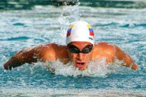 El venezolano Vera gana el oro en gran final en la natación en aguas abiertas