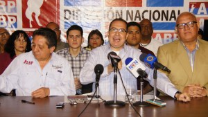 “Chavistas convirtieron las primarias en elecciones solitarias”