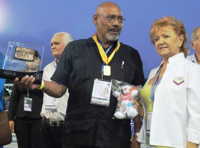 John Muñoz y Gustavo Ávila ganan Premios YMCA 2014