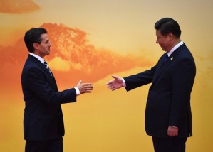 Peña Nieto presenta sus reformas en China para atraer inversiones a México
