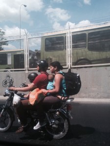 Niños no se podrán montar en motos por seguridad
