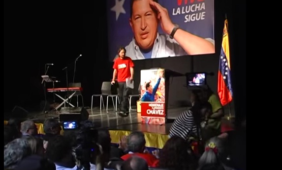 Pablo Iglesias franela Chavez 2