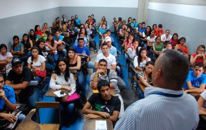 Ni comida, ropa y mucho menos calzado: El drama de los profesores universitarios venezolanos (Foto)
