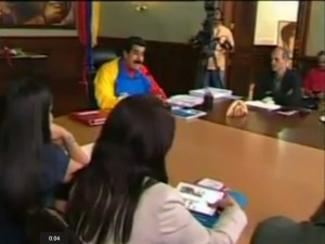 Cilia juega con la tableta mientras Maduro habla de revolución socialista (Video)