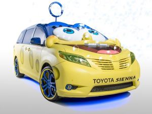 Vacílate la Toyota Sienna “Bob Esponja” que bota burbujas por el techo (FOTOS)