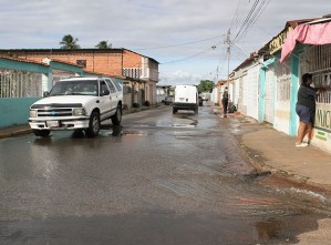 Aguas putrefactas ahogan a comunidad en San Félix